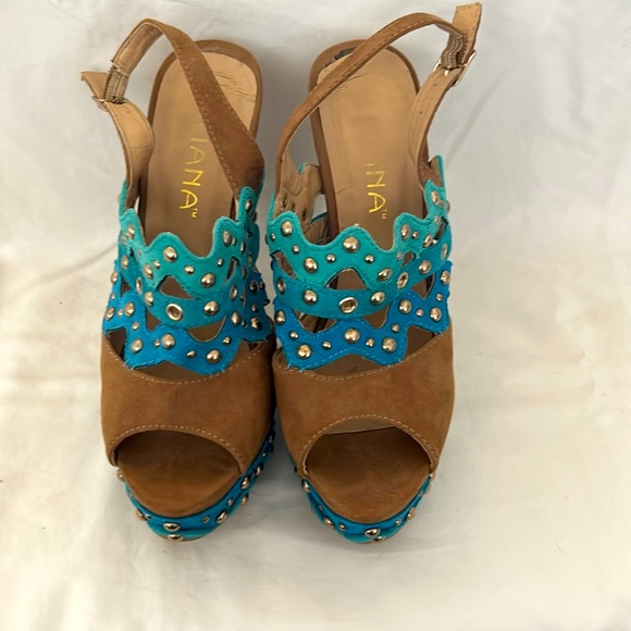 Liliana - Tan and Teal Platform Slingbacks. Size 7.5. - Picture 3 of 9